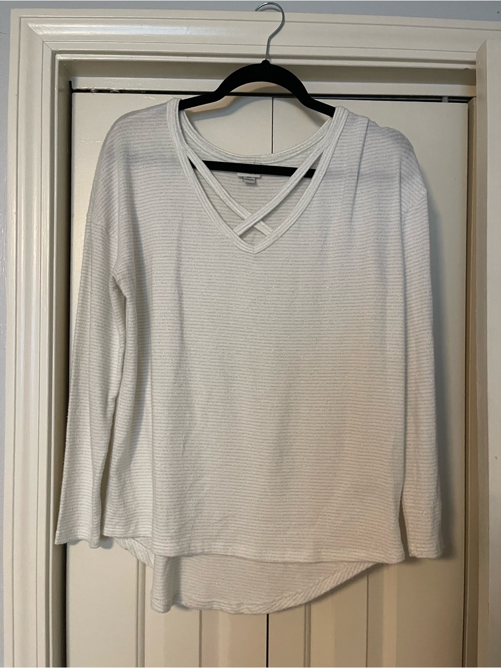Women’s White Crisscross V-Neck Long Sleeve Top - Silver accent